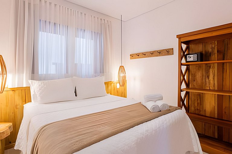 Apê de charme em condomínio exclusivo na R. Mucugê