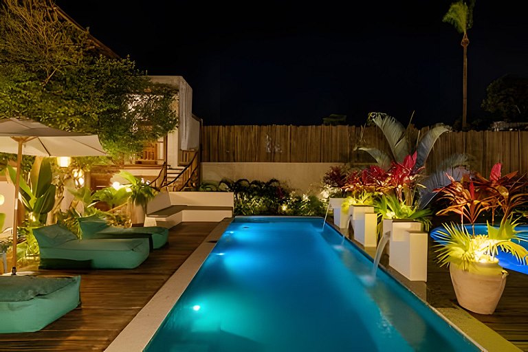 Apê de charme em condomínio exclusivo na R. Mucugê