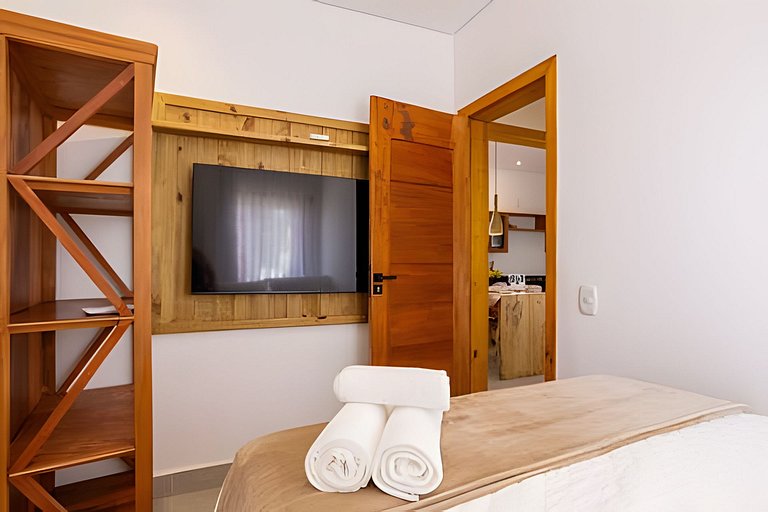 Apê de charme em condomínio exclusivo na R. Mucugê