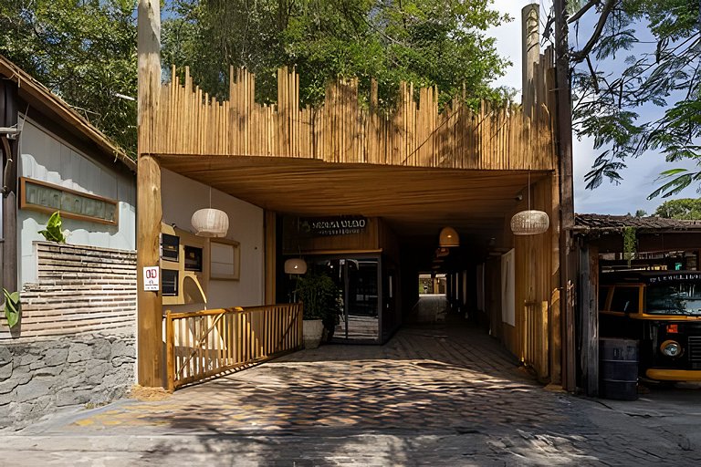 Apê de charme em condomínio exclusivo na R. Mucugê